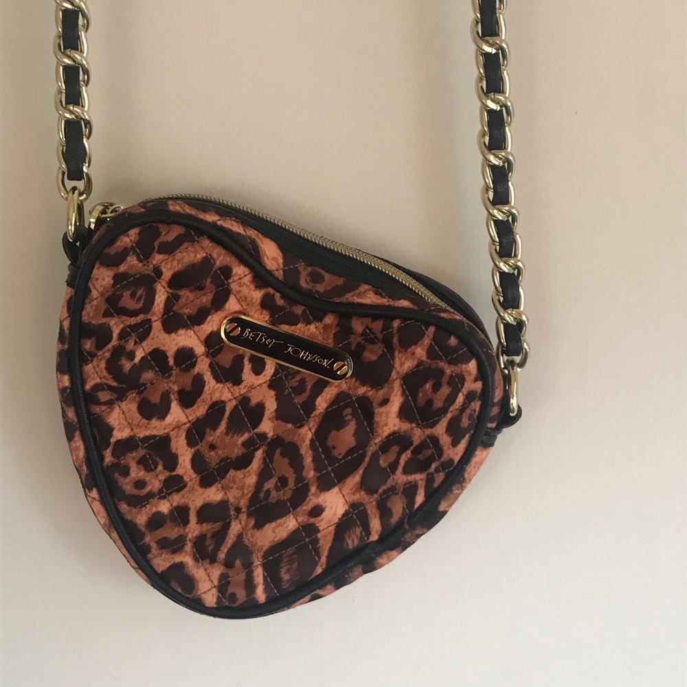 SOLD Betsey Johnson heart shaped bag 💜 - Picture 1 of 11